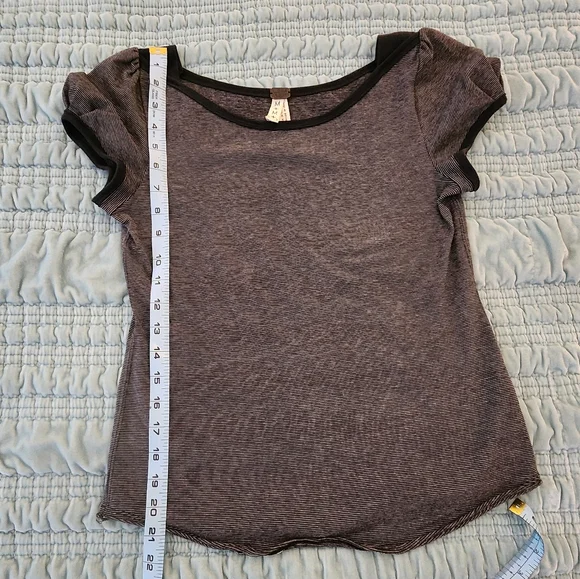 We the Free Scoop Neck Striped T-shirt Size Medium - EUC - Picture 4 of 6